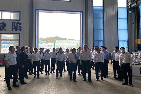 內(nèi)蒙古自治區(qū)黨委常委、通遼市委書記孟憲東攜考察團(tuán)到一諾環(huán)境考察指導(dǎo)